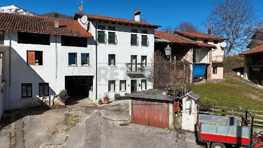 Foto Case semi ndipendenti a Valdagno di 388 m² con 10 locali in vendita