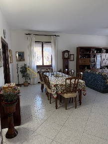 Foto Appartamento in Via dei Tigli 14, Solaro Centro di 100 m² con 3 locali