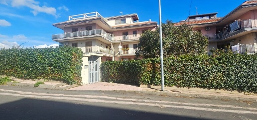 Foto Appartamento in Via Dafni 5, Aci Catena Centro di 86 m² con 3 locali