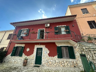 Foto Appartamento in Via Rianese 180, Riano Centro di 129 m² con 7 locali