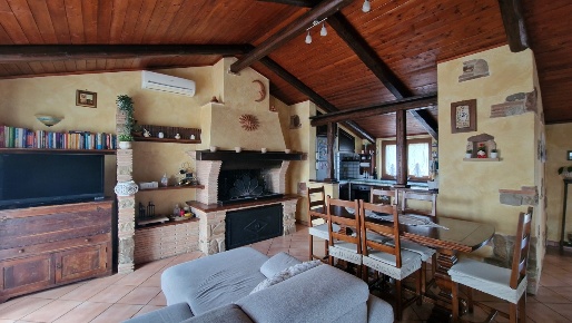 Foto Appartamento in Via Poggio Fiorito, Guardea Centro di 120 m²