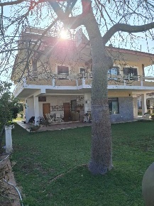 Foto Villa unifamiliare in Via del Tuffetto, Siracusa di 362 m² in vendita
