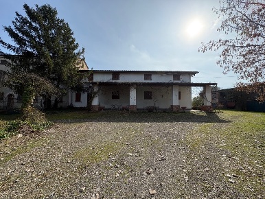 Foto Casale a Ziano Piacentino Santa Maria di 790 m² con 10 locali
