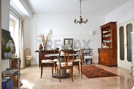 Foto Appartamento in via della pineta sacchetti 420, Roma di 130 m²