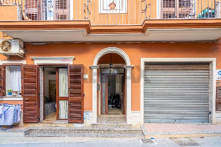 Foto Casa indipendente in via Galilei 61, Pozzallo di 350 m² con 15 locali