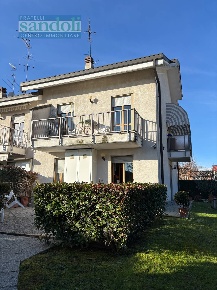 Foto Casa indipendente in via Carso, Vercelli Semicentro di 200 m²