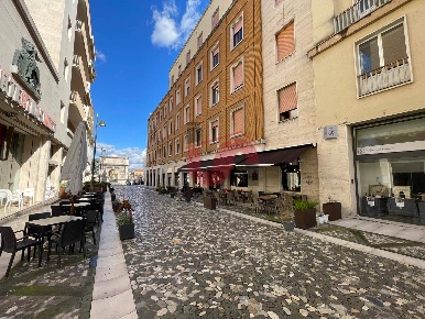 Foto Attività commerciale in Via Traiano, Benevento Centro Storico