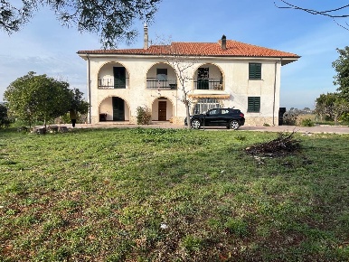 Foto Villa unifamiliare in VIA OSCA, Vasto di 420 m² con 9 locali