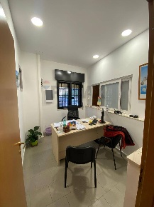 Foto Ufficio in Via San Tommaso D'aquino 6, Bari Poggiofranco di 243 m²