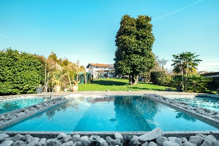 Foto Villa unifamiliare in VIA DEGLI ALPINI 8, Capiago Intimiano di 515 m²