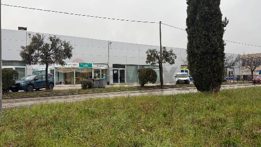 Foto Locale commerciale in Via Bettini 6, Foligno Viale Firenze, Paciana