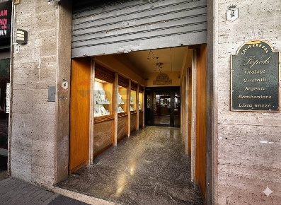 Foto Locale commerciale in piazza orsini 13, Benevento Centro Storico