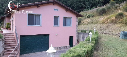 Foto Villa unifamiliare in via del Lago 1, Londa Centro di 540 m²