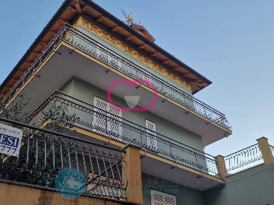 Foto Appartamento in Via Vittorio Veneto, Celle Ligure di 121 m² in vendita