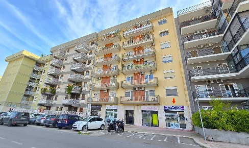 Foto Locale commerciale in Via Camillo Rosalba 18/A, Bari Poggiofranco