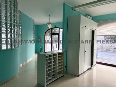 Foto Locale commerciale in VIA STAZIONE, Cupra Marittima di 286 m²