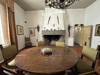 Foto Casa indipendente a Campi Bisenzio Centro di 195 m² con 7 locali