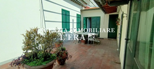 Foto Casa indipendente a Pontedera Centro di 200 m² con 9 locali in vendita