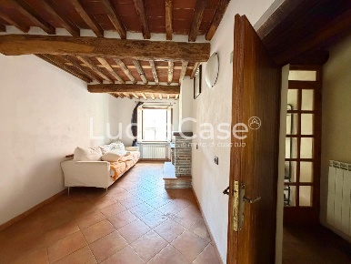 Foto Casa indipendente a Borgo a Mozzano Centro di 180 m² con 10 locali