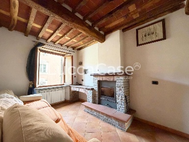 Foto Casa indipendente a Borgo a Mozzano Centro di 180 m² con 10 locali