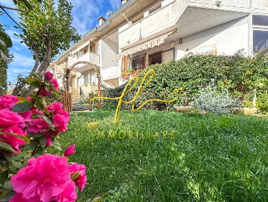 Foto Appartamento a Cecina di 80 m² con 5 locali in vendita