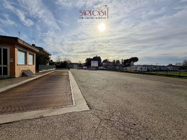Foto Capannone industriale a Faenza di 3827 m² con 1 locali in vendita