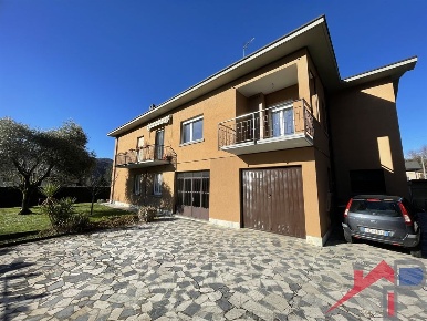 Foto Appartamento a Caprino Bergamasco Caprino di 100 m² con 3 locali