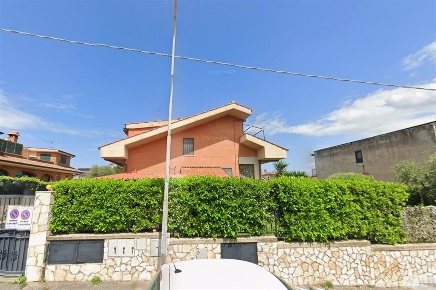 Foto Villa a schiera in Via Roviano, Guidonia Montecelio Setteville Nord