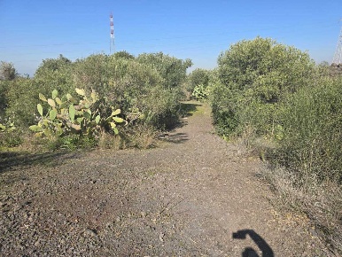 Foto Terreno industriale in Via Gran Bretagna, Camporotondo Etneo di 64 m²
