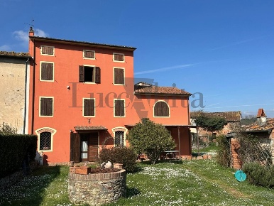 Foto Rustico in Via di San Ginese 152, Capannori di 230 m² con 10 locali