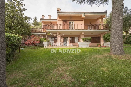 Foto Appartamento in v. della Molara 31, Rocca Priora Centro di 120 m²