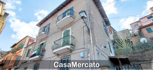 Foto Appartamento in Via Giuseppe Lucatelli, Rocca di Papa Centro di 96 m²