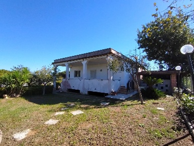 Foto Villa bifamiliare in Via Mentana 9, Nettuno di 120 m² con 3 locali
