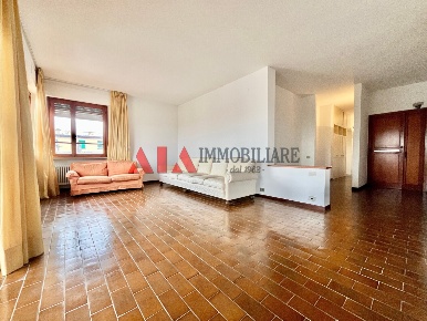 Foto Attico in Via I° Maggio 60, Pontedera Centro di 150 m² con 6 locali