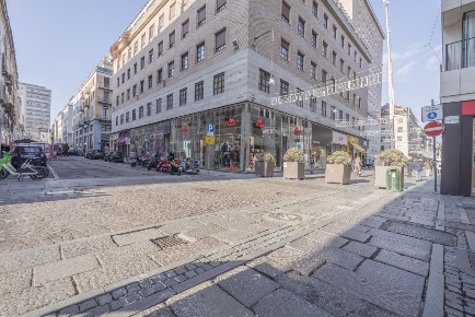 Foto Attività commerciale in Via Antonio Gramsci  15, Torino Via Roma