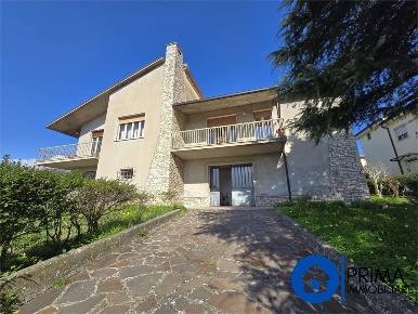 Foto Villa unifamiliare in STR. DI ROSARO, Terni Tuillo di 289 m²