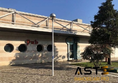 Foto Locale commerciale in Piazzale M. Buonarroti, Abano Terme Centro