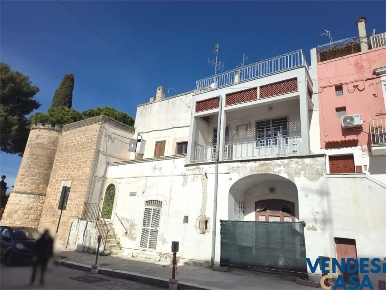 Foto Casa indipendente in Via Roni, Adelfia di 89 m² con 3 locali