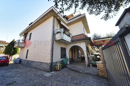 Foto Appartamento in Via Ponchielli 11, Paderno Dugnano Calderara di 109 m²