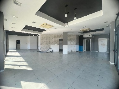 Foto Negozio a Perugia Montegrillo di 220 m² con 5 locali in affitto