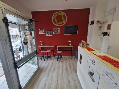 Foto Negozio in VIA Sclavons 22, Cordenons Centro di 51 m² con 3 locali