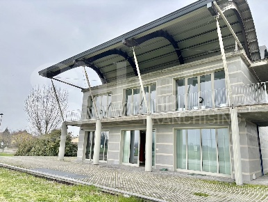 Foto Negozio in Via Borsellino 1, Fontanellato di 166 m² con 2 locali