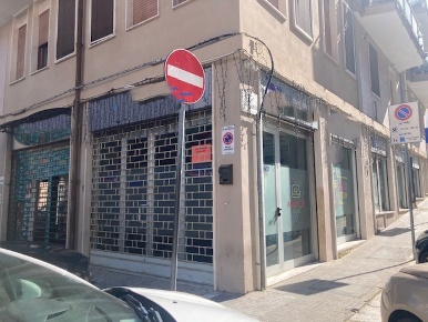 Foto Negozio in Via Annunziata 2A, Brindisi Centro Storico di 458 m²