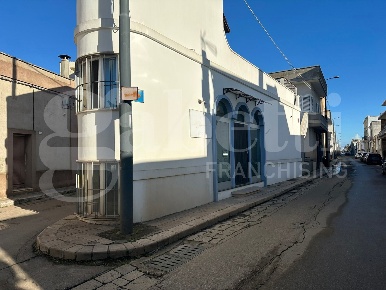 Foto Negozio in Via racale 43, Alliste Centro di 89 m² con 3 locali