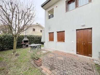 Foto Appartamento a Salgareda Centro di 76 m² con 4 locali in vendita