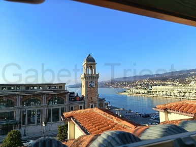 Foto Appartamento in RIVA NAZARIO SAURO, Trieste Città Vecchia di 130 m²