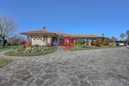 Foto Villa unifamiliare in Strada Cerreto Alto 2780, Latina Borgo Sabotino