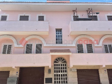 Foto Appartamento in Via TOMA 160, Pulsano Centro di 90 m² con 4 locali