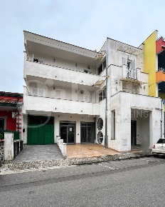 Foto Negozio in Dante, Vitulazio di 250 m² con 2 locali in affitto