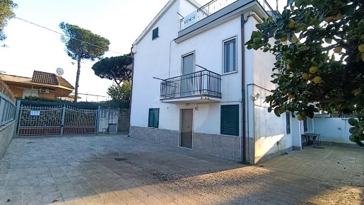 Foto Villa unifamiliare in VIA SANTA REPARATA, Minturno di 200 m²
